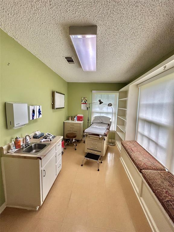 1627 N Grand Avenue Property Photo 15