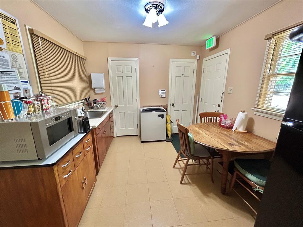 1627 N Grand Avenue Property Photo 19