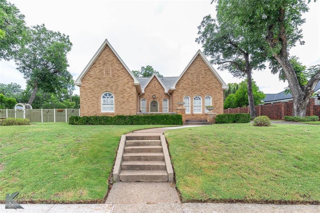 1118 Sayles Boulevard Property Photo 1
