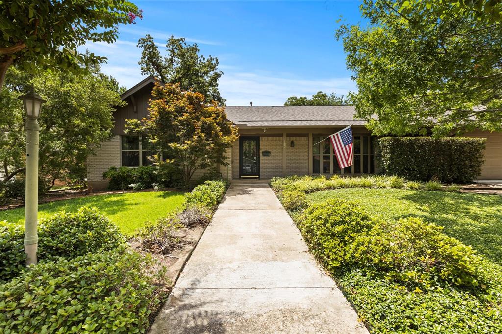 1004 Sleepy Hollow Drive