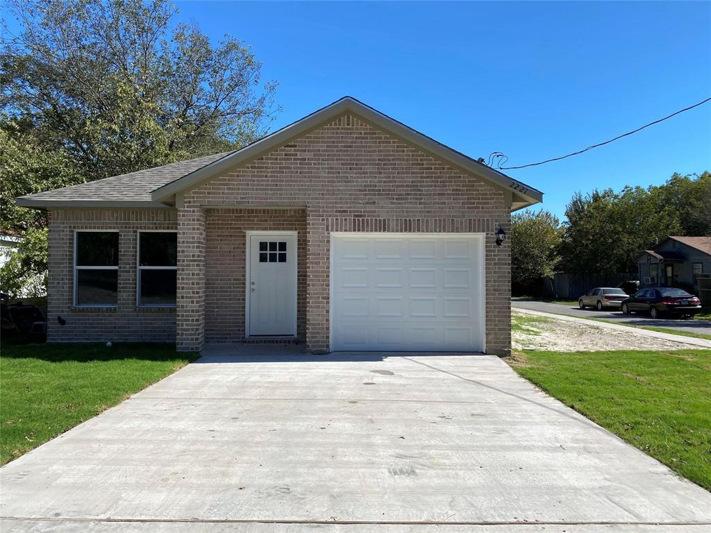 2221 Langford Street Property Photo 1