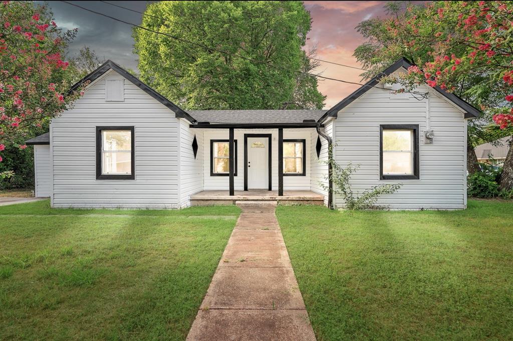 301 E Craven Avenue Property Photo 1