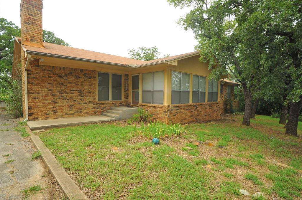 305 Shady Oaks Drive Property Photo 1