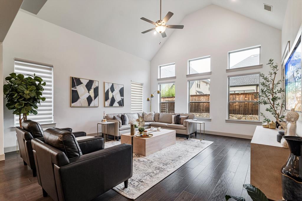 13752 Woodford Lane Property Photo 2