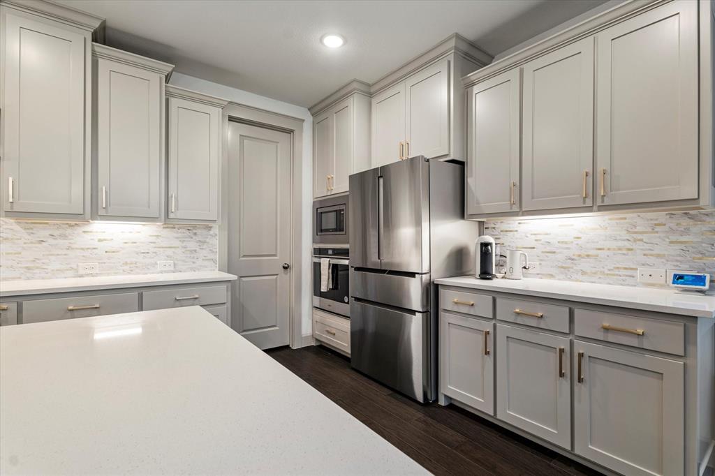 13752 Woodford Lane Property Photo 13