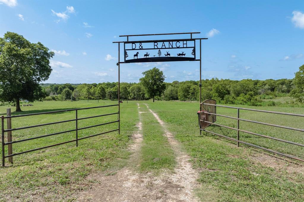 5500 County Road 4128 Property Photo 1