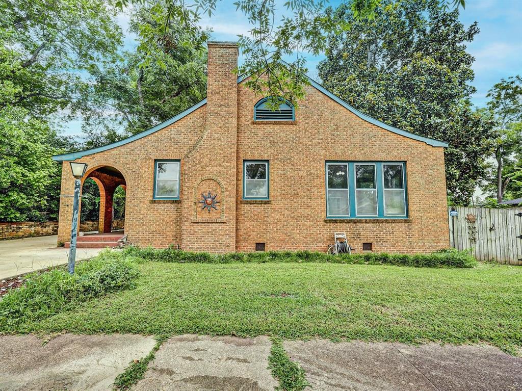 609 Nacogdoches Street Property Photo 1