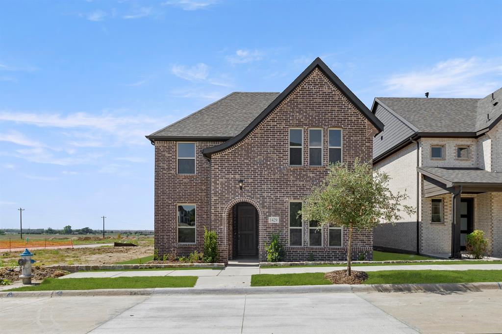 1429 Clare Property Photo 3