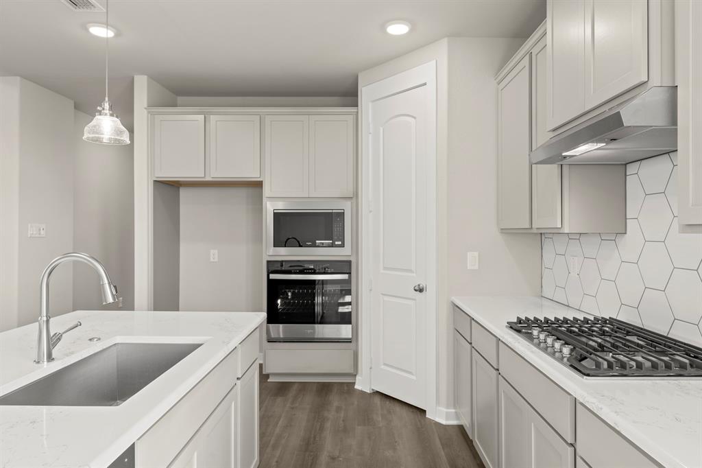 1429 Clare Property Photo 17