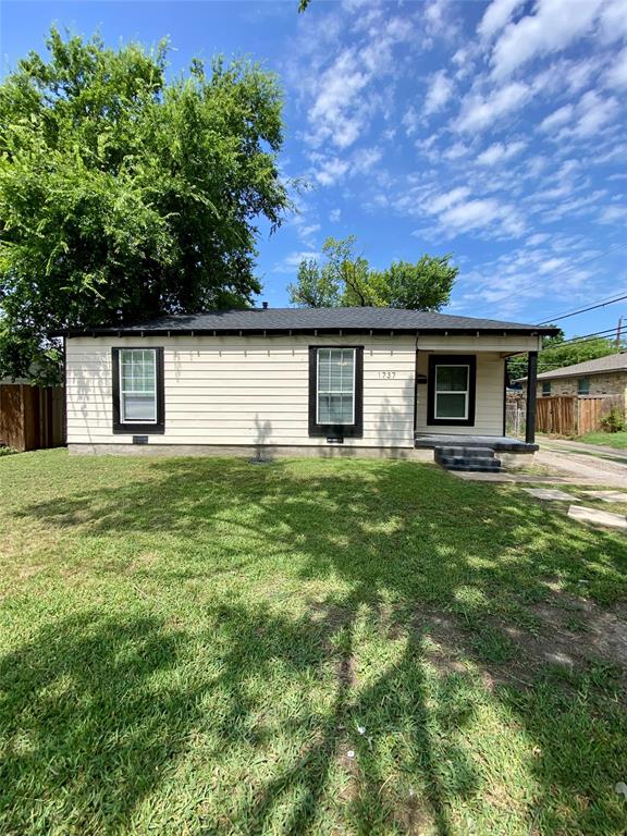 1737 Oak Hill Circle Property Photo 1