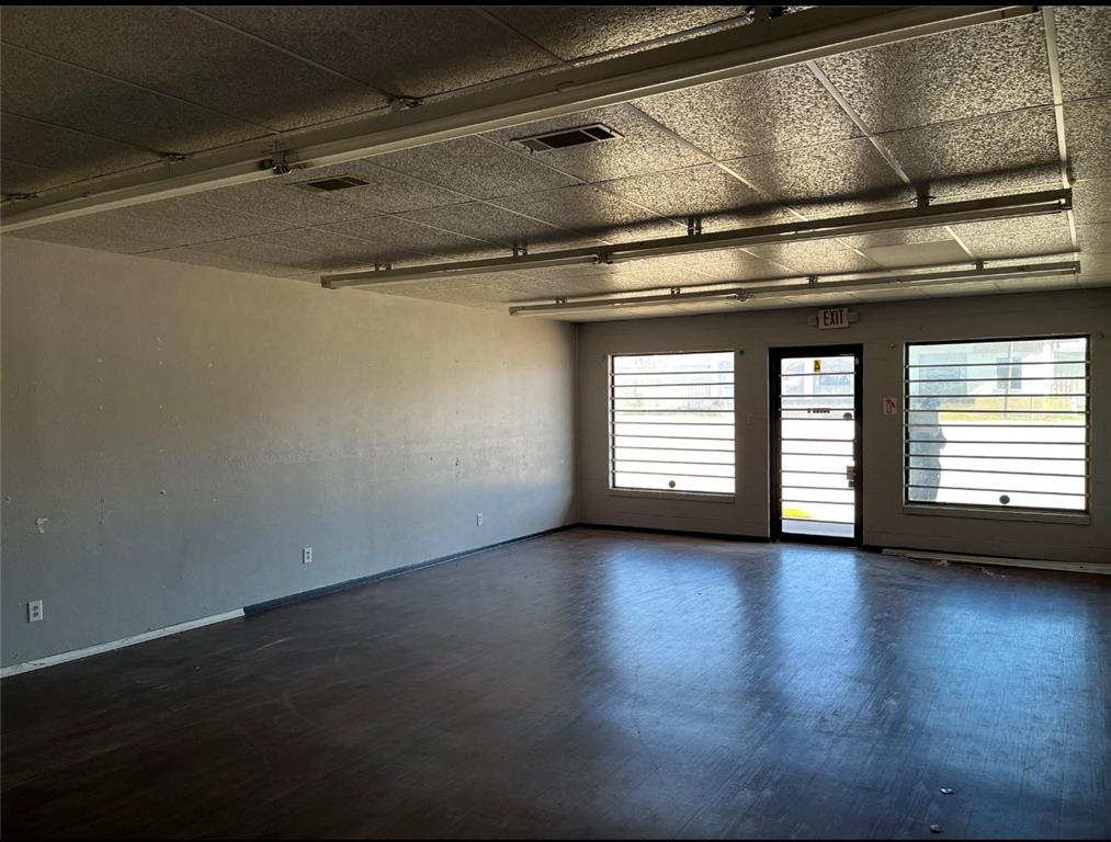 890 W Corsicana Property Photo 2