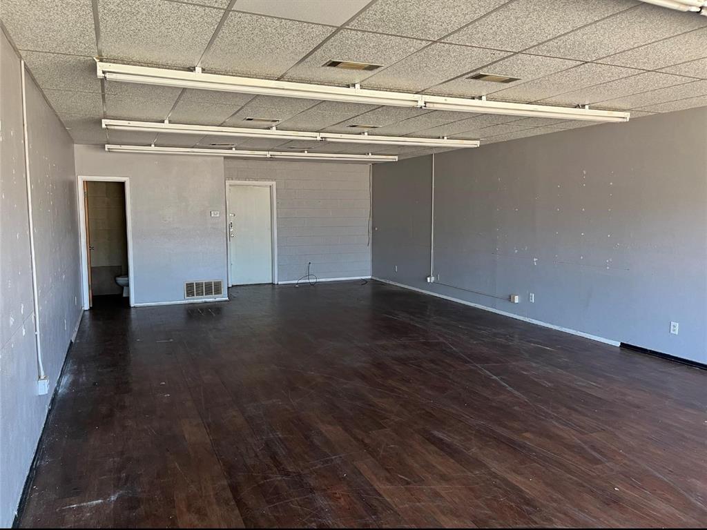 890 W Corsicana Property Photo 3