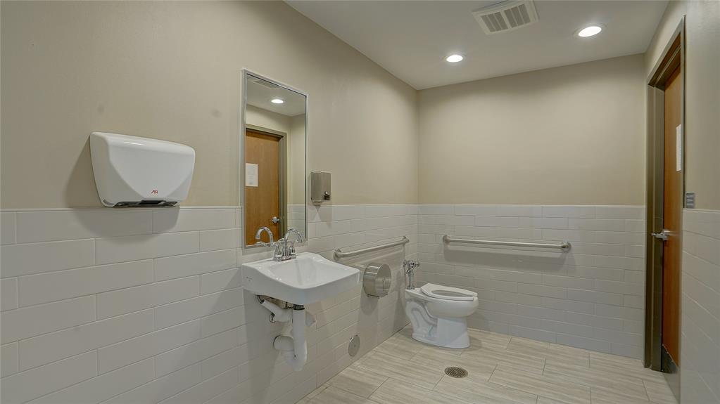 3230 I30 Property Photo 31
