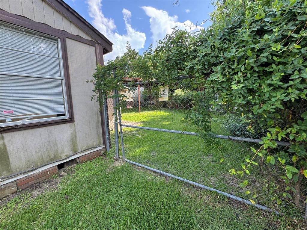 903 Pine Tree Road Property Photo 4