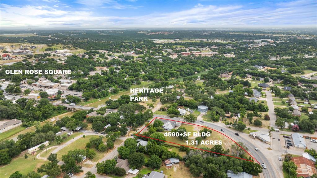 300 E Elm Street Property Photo 1