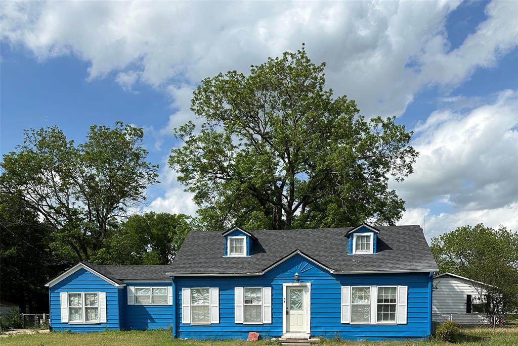 611 6th Street Property Photo 1