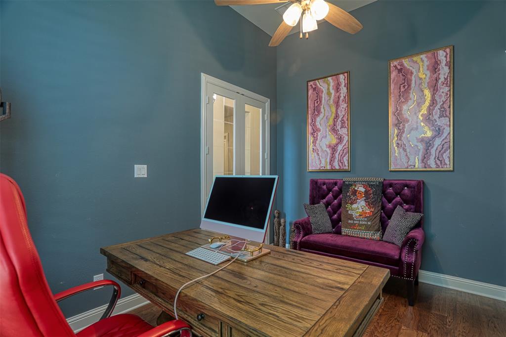 2101 Longmont Lane Property Photo 16