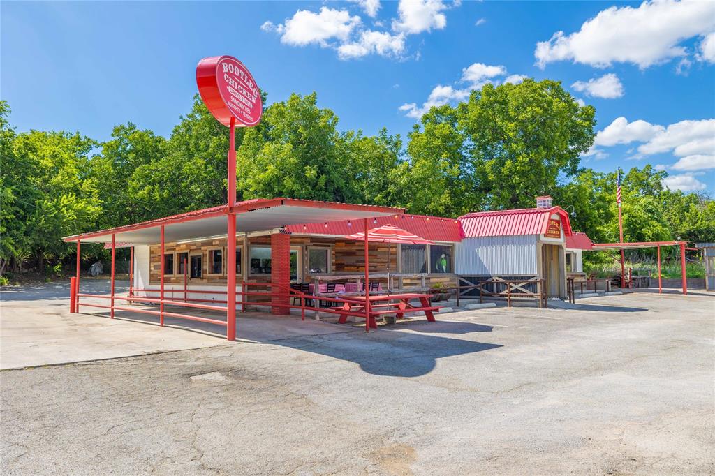 707 Commercial Street Property Photo 1