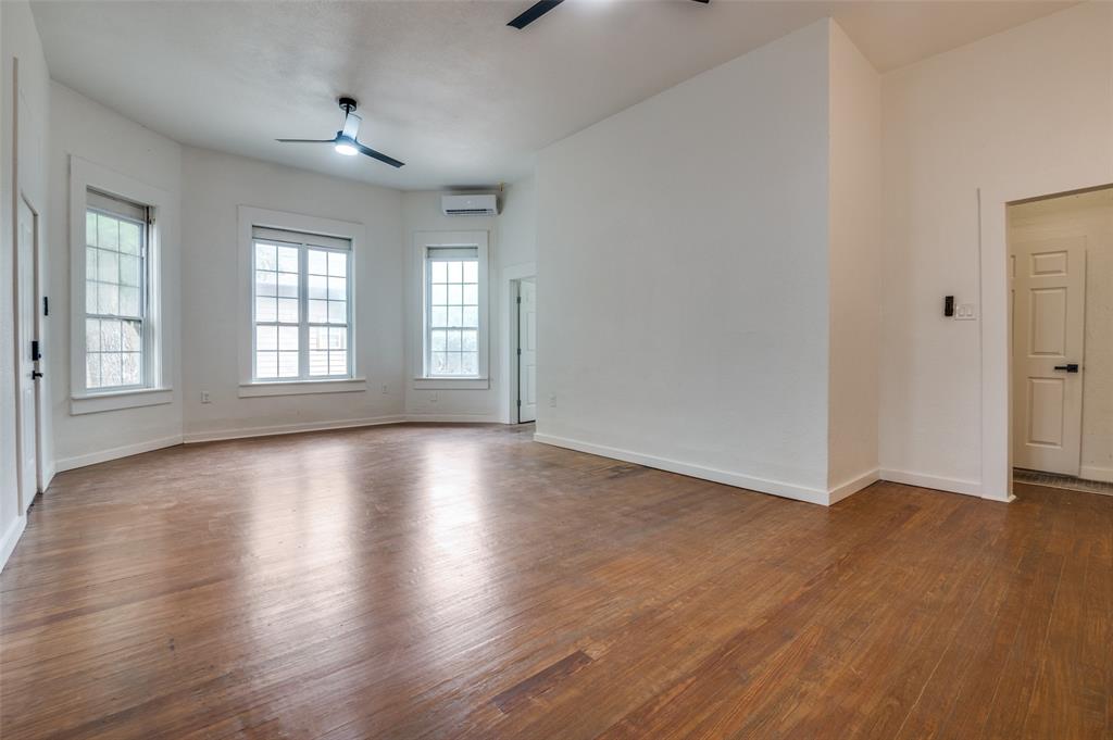 610 W 9th Street Property Photo 1