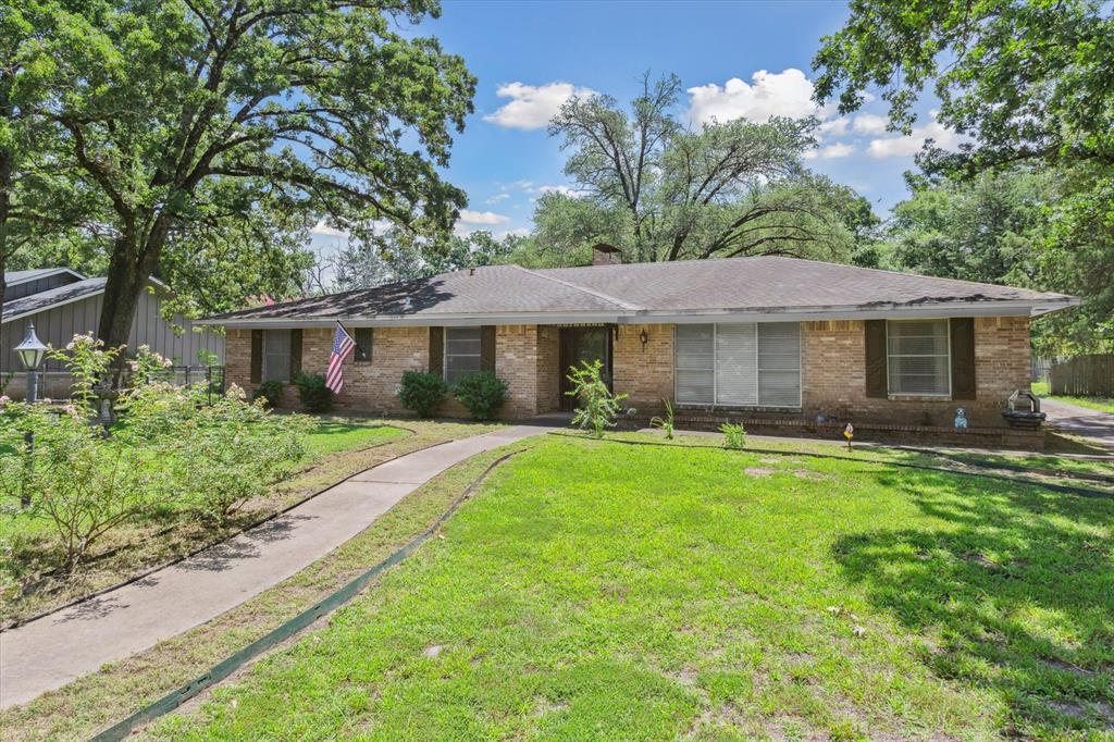 100 Royal Lane Property Photo 1