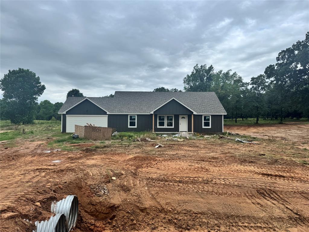 1009 Hereford Property Photo 1