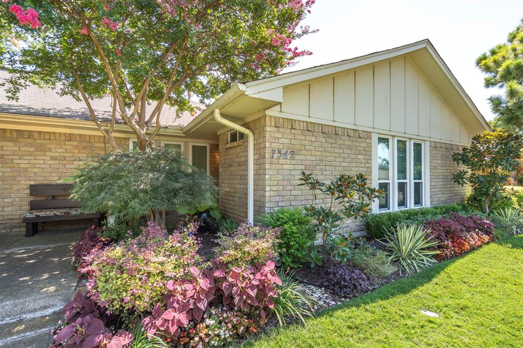 7342 Woodthrush Drive Property Photo 1
