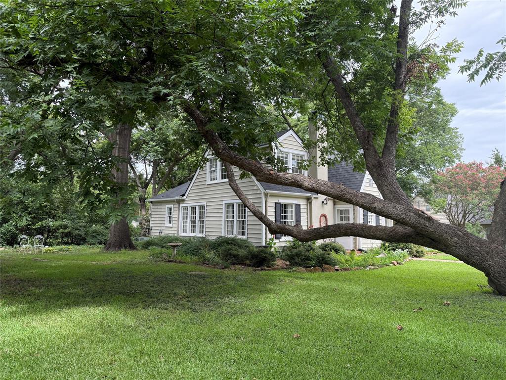 210 Elm Drive Property Photo 1