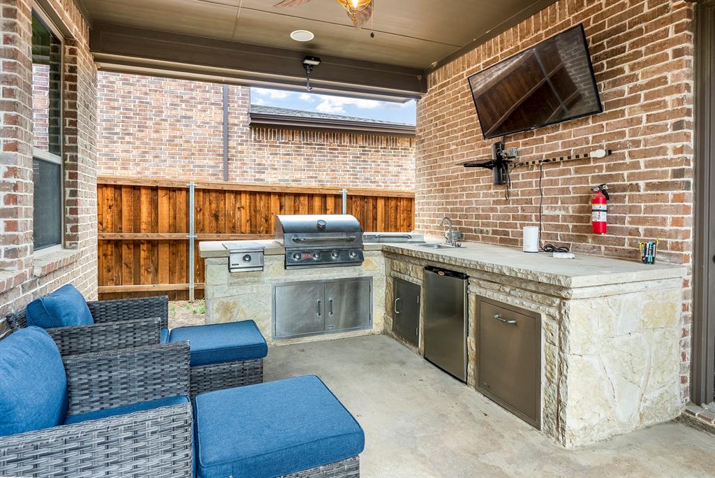 1110 Amber Rose Way Property Photo 3