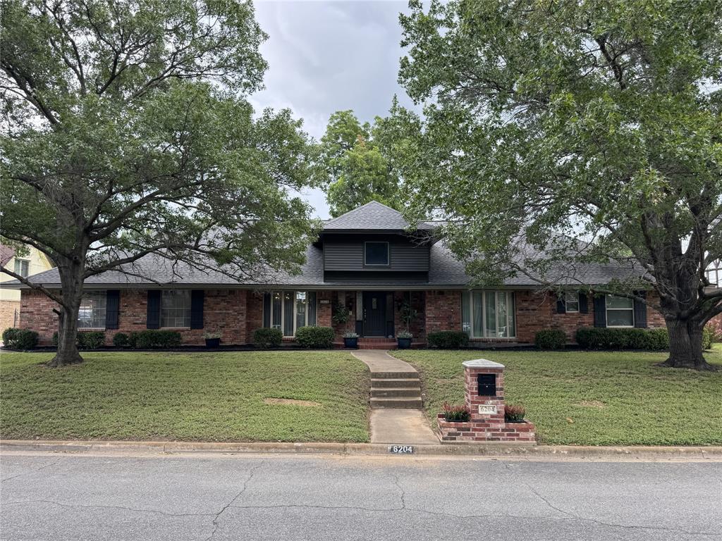 6204 Glengarry Court Property Photo 1
