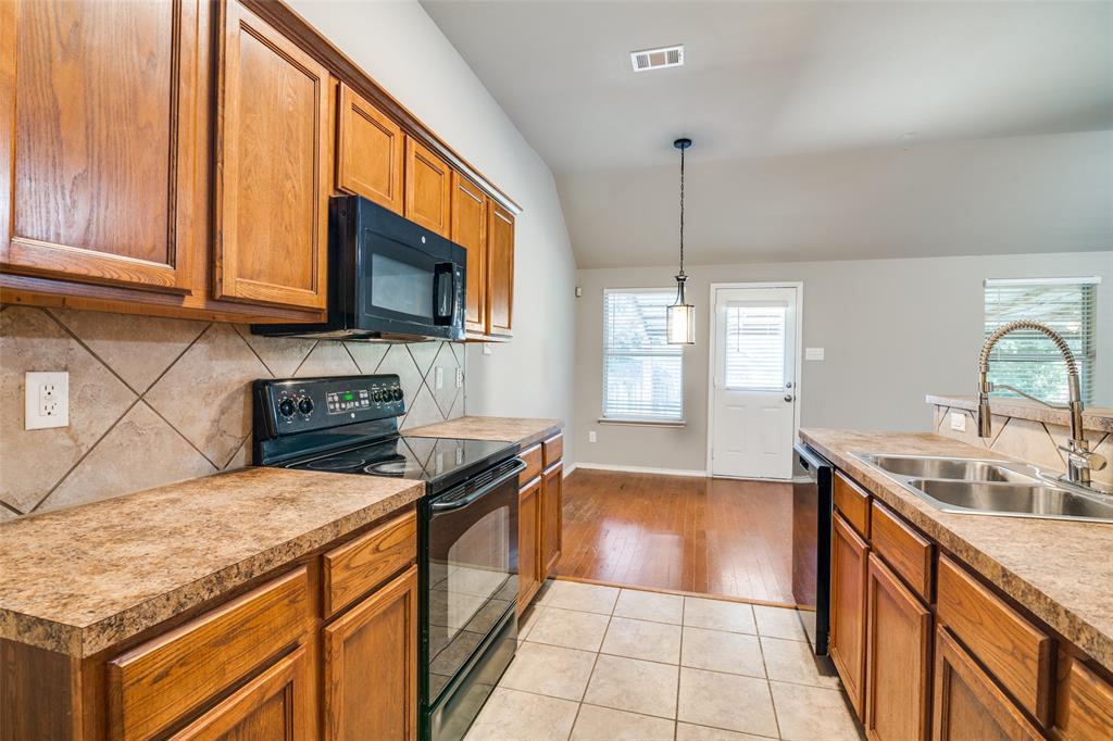2100 Rose May Drive Property Photo 13