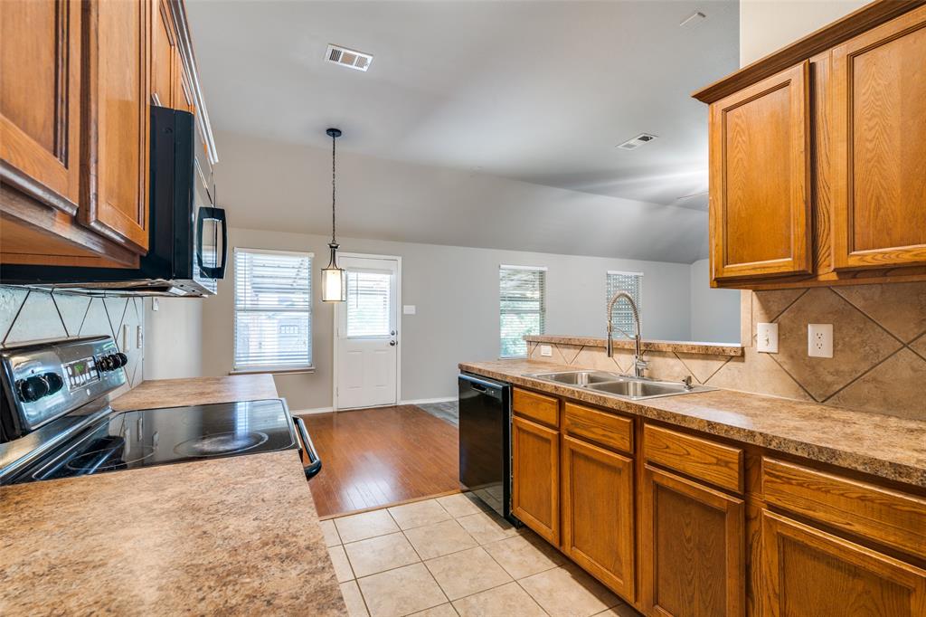 2100 Rose May Drive Property Photo 14
