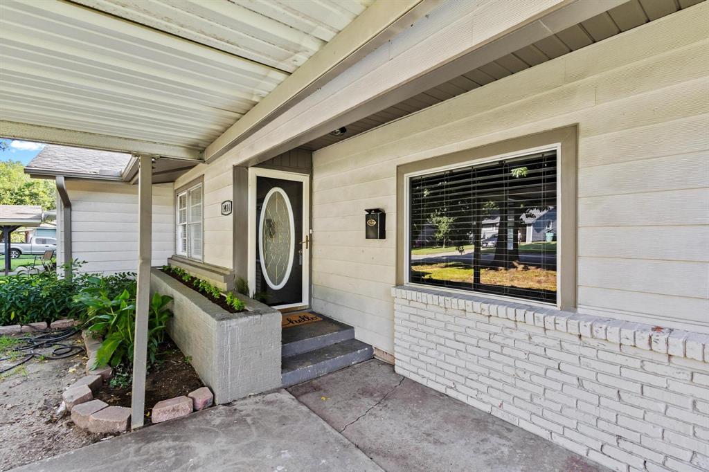 1414 N Binkley Street Property Photo 1