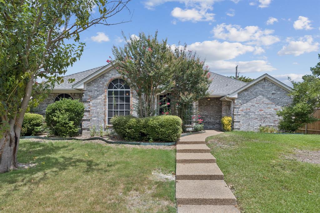 1004 Timberbend Trail Property Photo 1