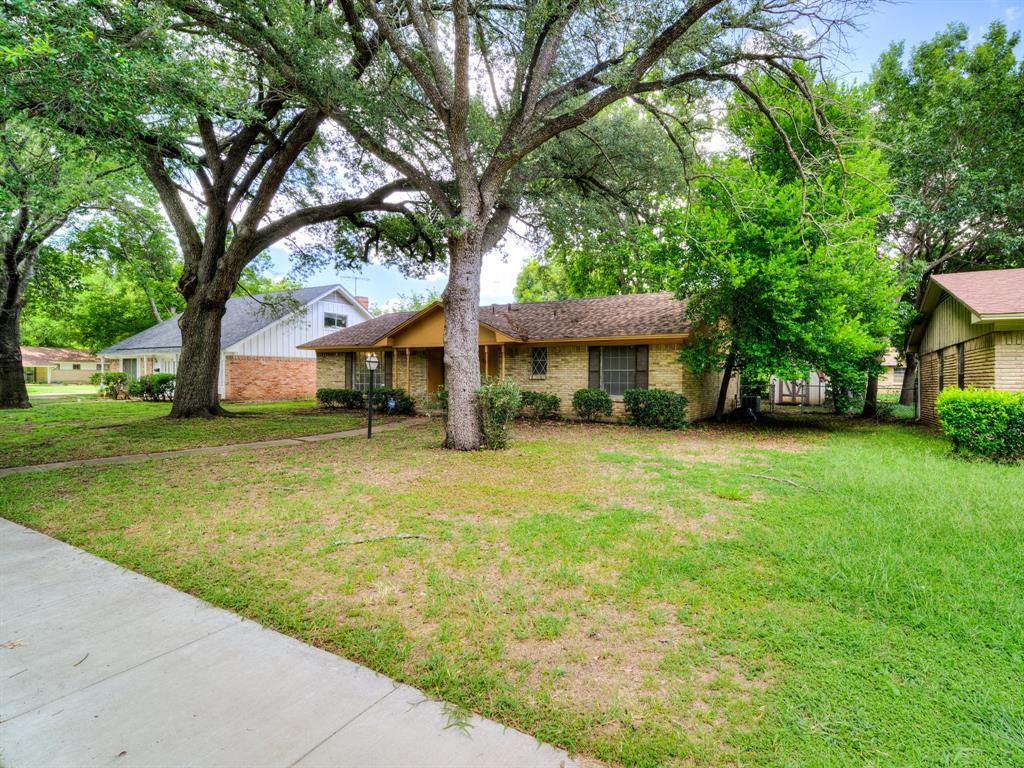 711 W Pentagon Parkway Property Photo 1