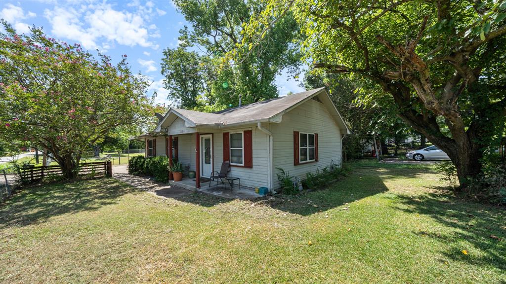 300 E 1st Property Photo 1