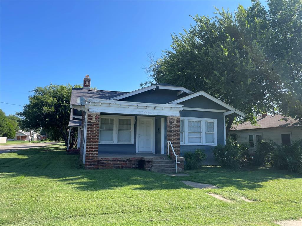 1612 Collins Avenue Property Photo 1