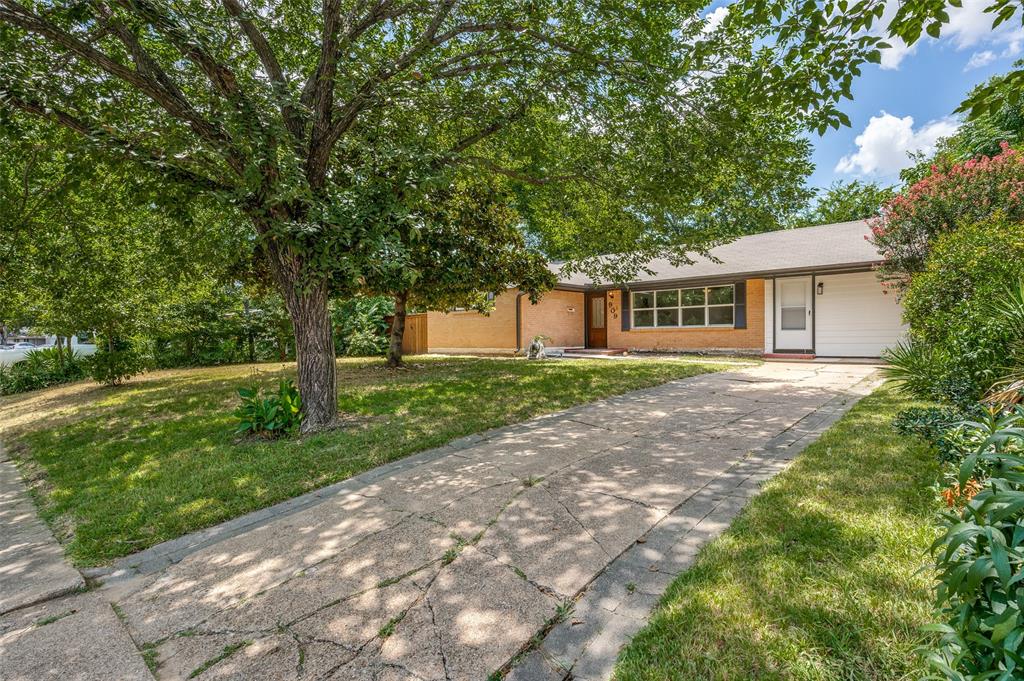 909 Lexington Drive Property Photo 1