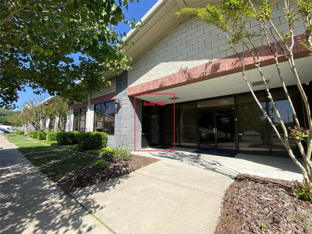 114 Jordan Plaza Boulevard 302 Property Photo 1