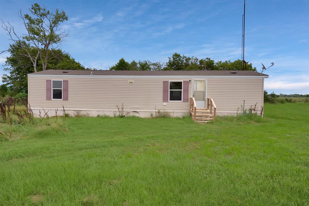 6571 Private Road 2270 Property Photo 1