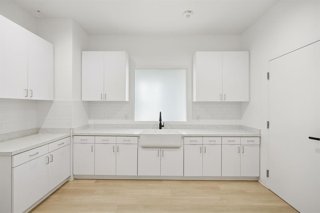 400 S Oak 160 Property Photo 15
