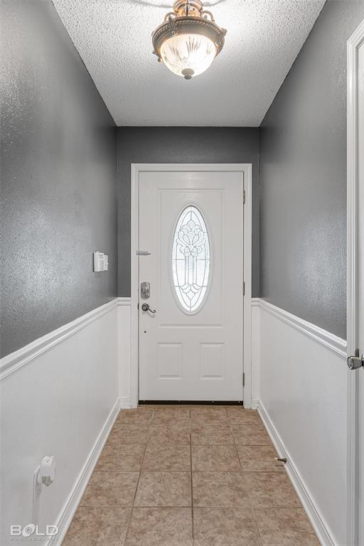 3410 Woodvine Circle Property Photo 4