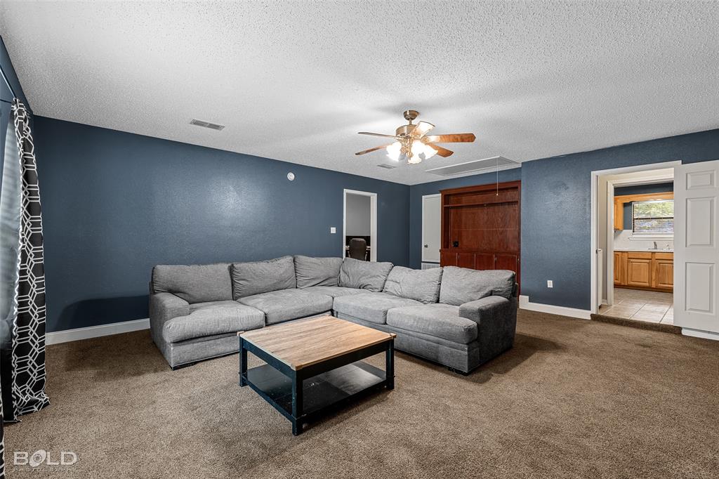 3410 Woodvine Circle Property Photo 6
