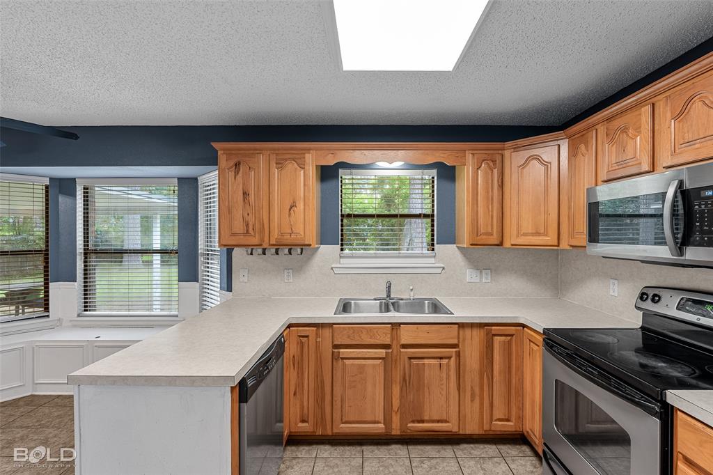 3410 Woodvine Circle Property Photo 10