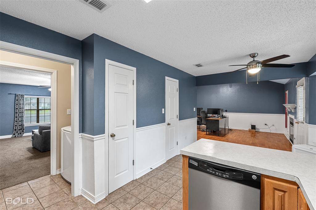 3410 Woodvine Circle Property Photo 13