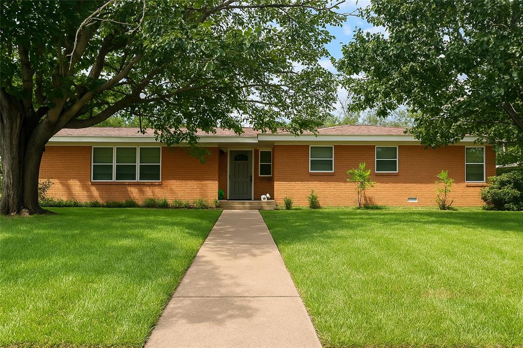 3524 Labadie Drive Property Photo 1