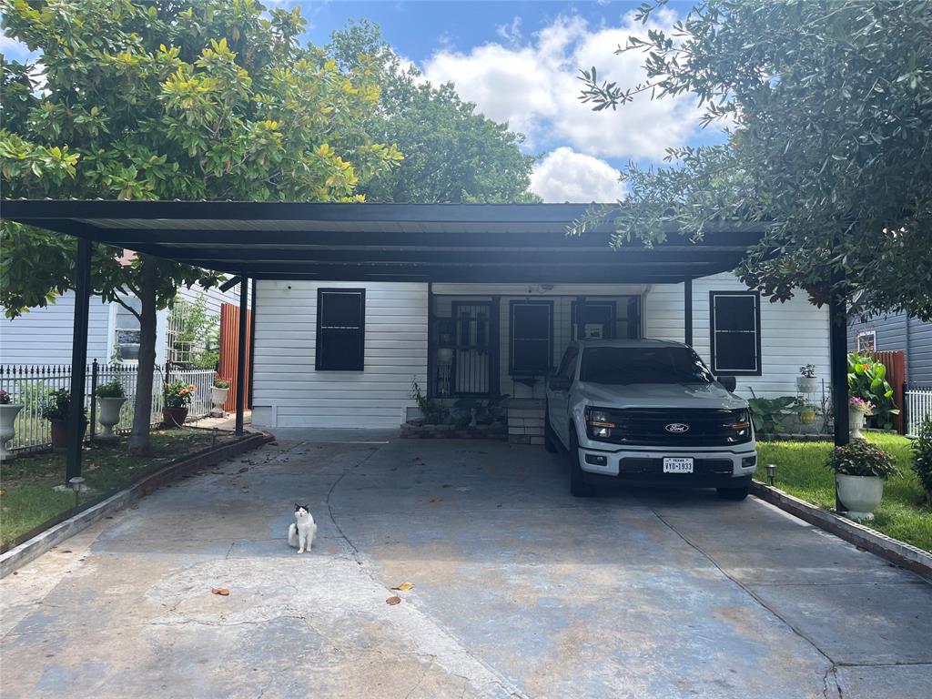 1318 S Ewing Avenue Property Photo 1