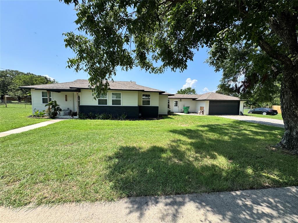 409 Mockingbird Lane Property Photo 1