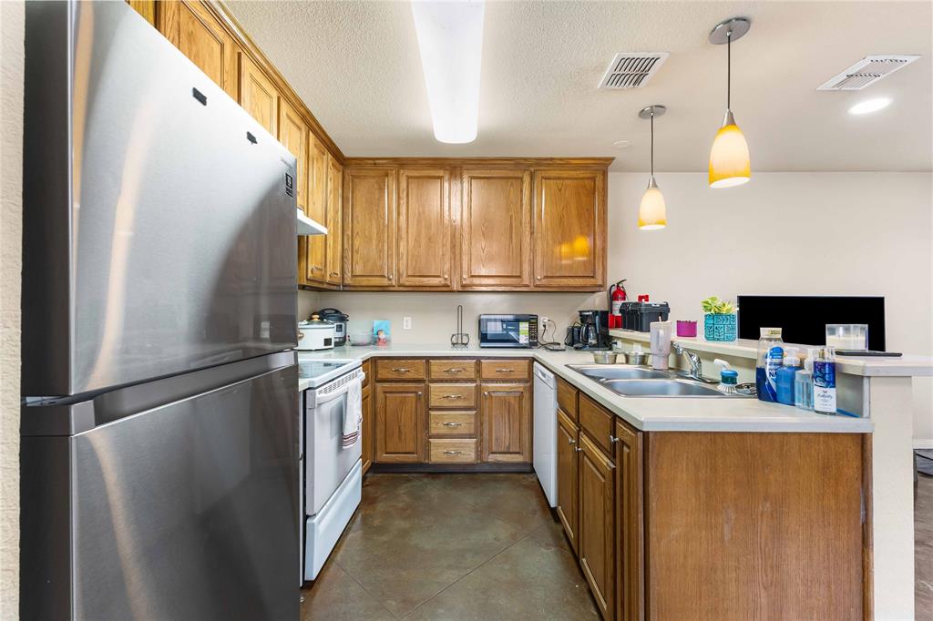 1915 S 15th Street Property Photo 2