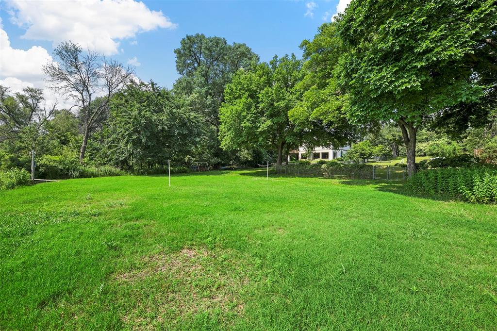 2565 Castle Circle Property Photo 4