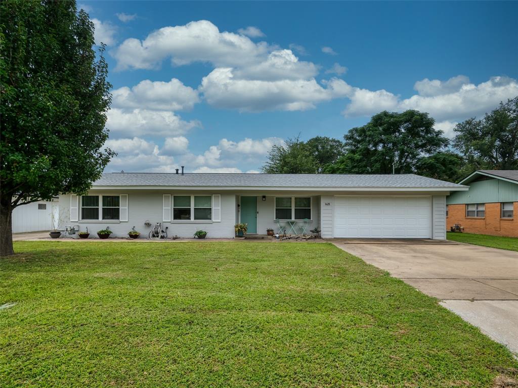 1425 Easy Street Property Photo 1
